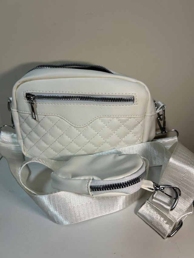 Bolso blanco acolchado con monedero