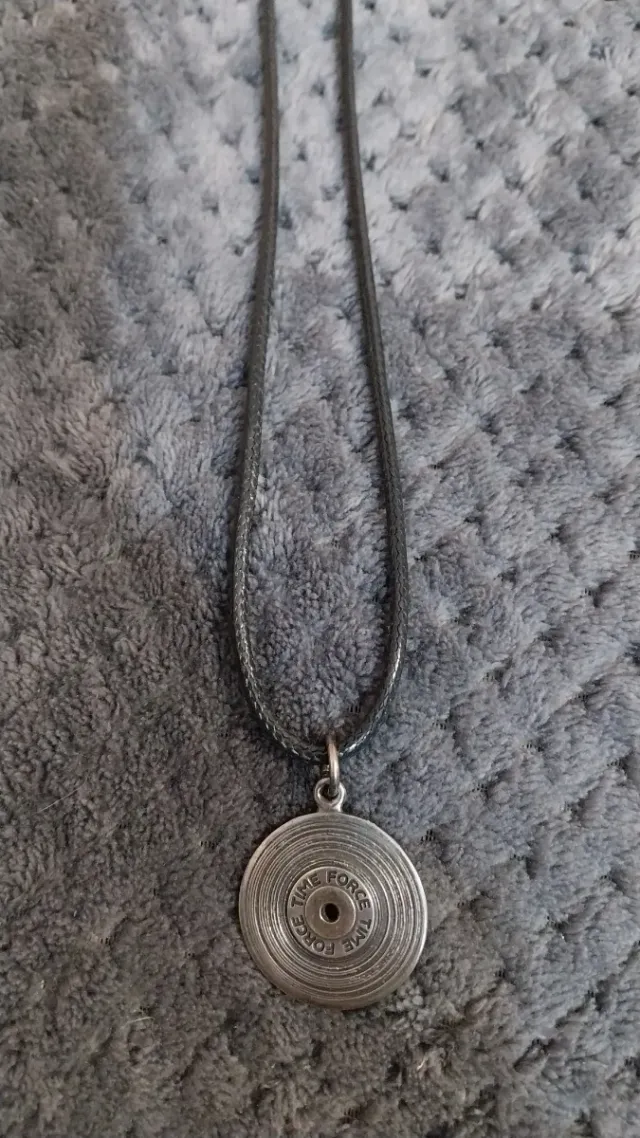 Collar Time Force plateado