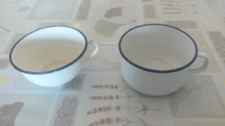 Tazze smaltate bianche antiche (2 unità)