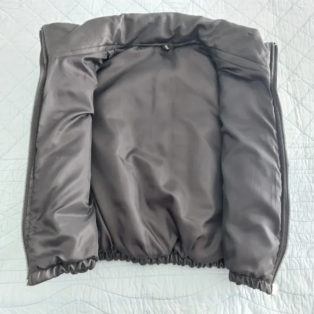 Chaleco acolchado negro invierno  piel sintética.