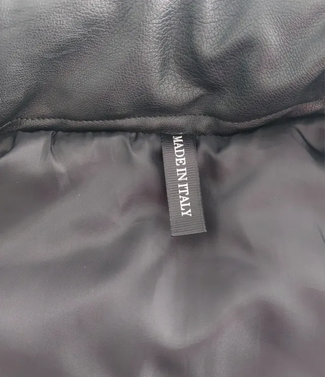 Chaleco acolchado negro invierno  piel sintética.