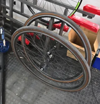 Specialized Tarmac + ruedas de 400€ + regalos