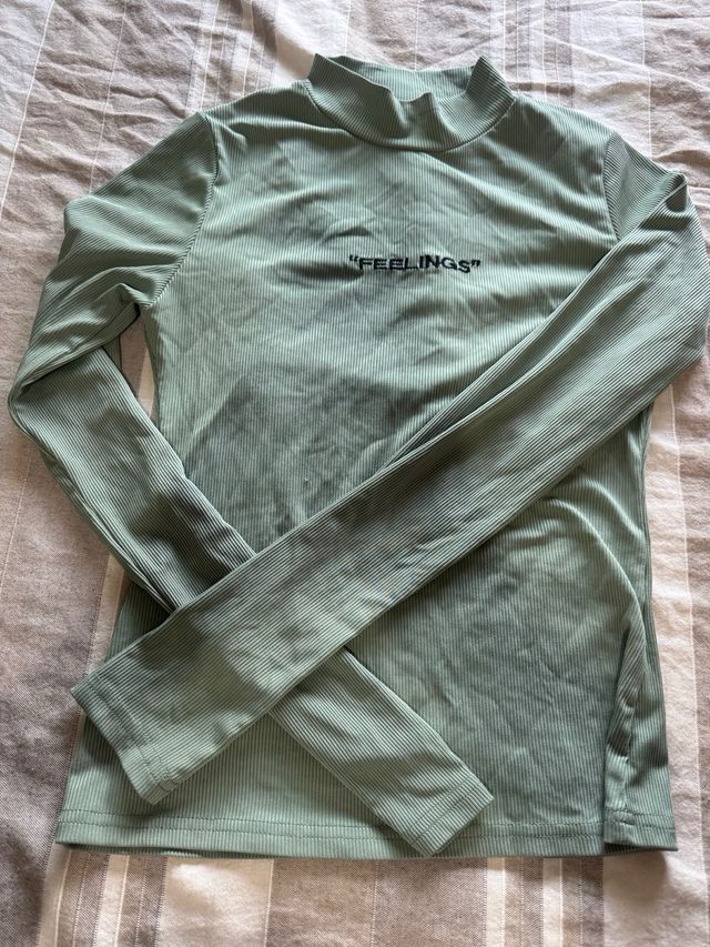 Camiseta verde Feelings cuello alto