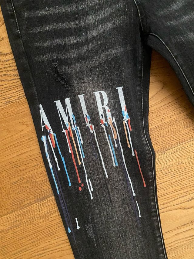 Jeans Amiri neri con stampa multicolor