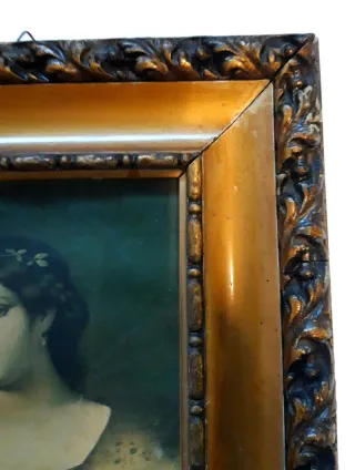 Cornice antica con intagliata oro e marrone