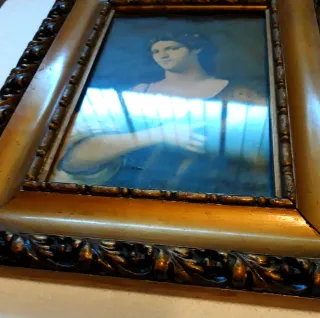 Cornice antica con intagliata oro e marrone