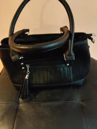 Bolso negro de piel sintética mochila de tela