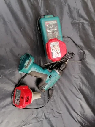 Taladro Makita 12V con Cargador y Baterías