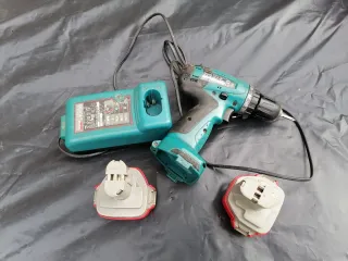 Taladro Makita 12V con Cargador y Baterías