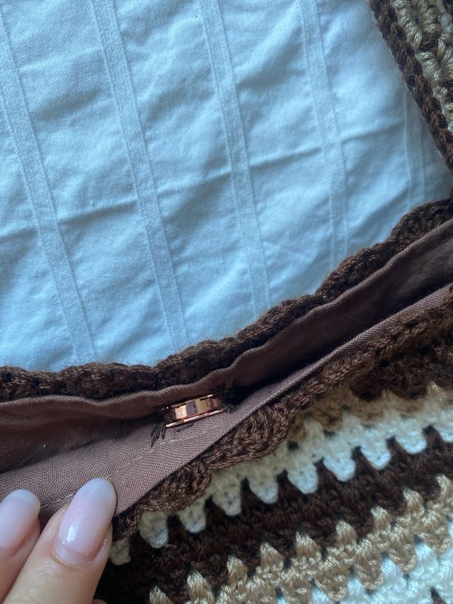 Bolso tejido a mano - marrón y blanco