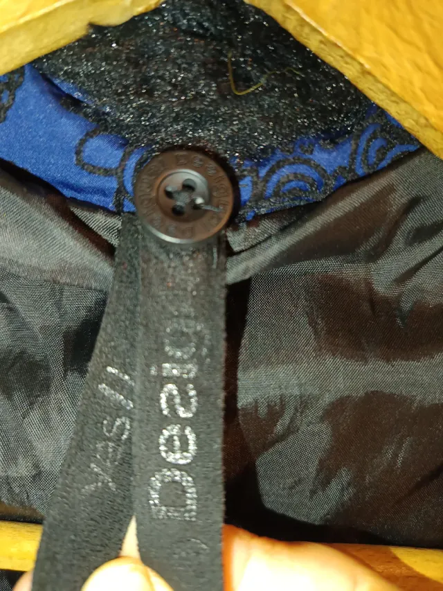 Cazadora de invierno azul y negra