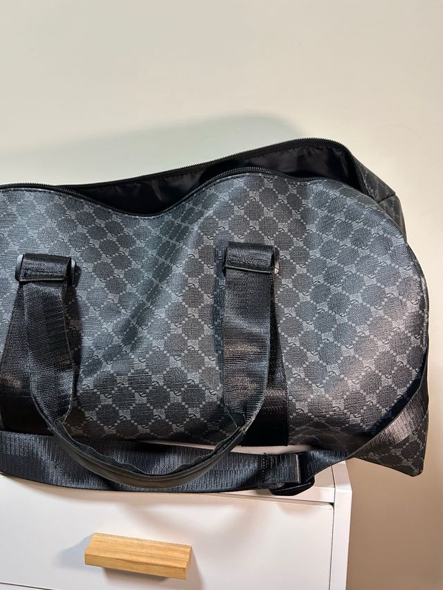 Bolso de viaje estampado negro