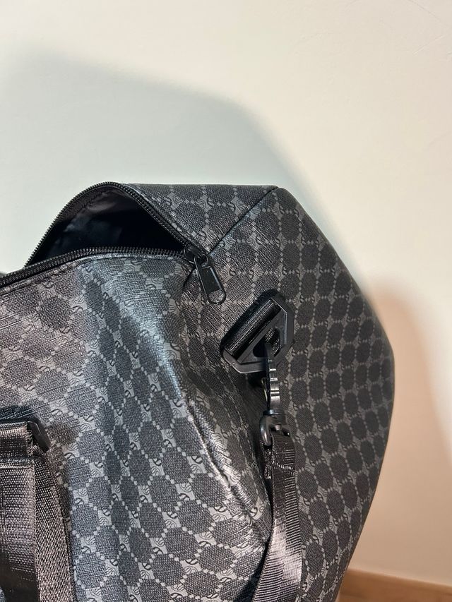 Bolso de viaje estampado negro