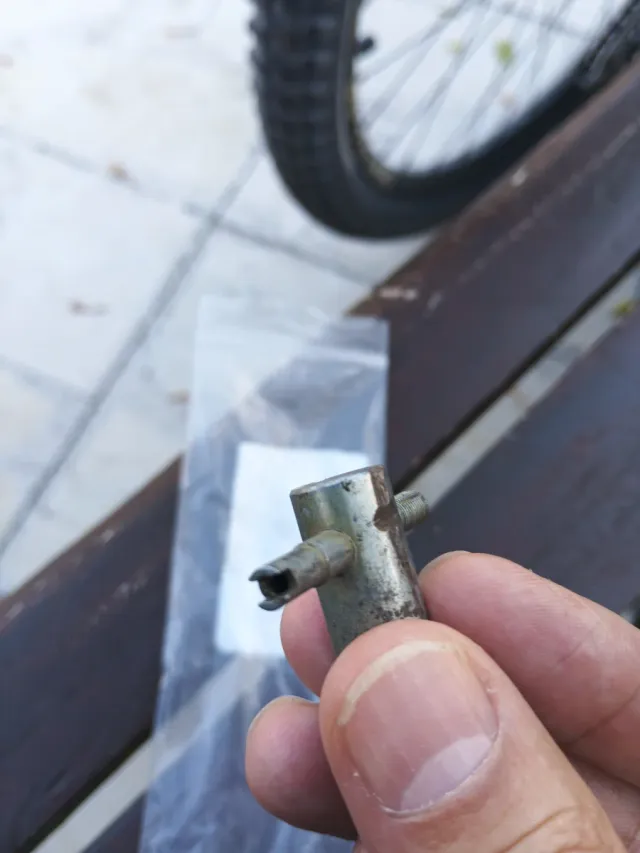 Tarraja Sacanúcleos y Recuperadora Roscas Bici