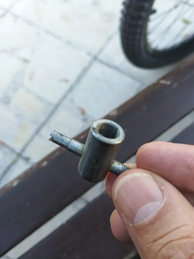 Tarraja Sacanúcleos y Recuperadora Roscas Bici