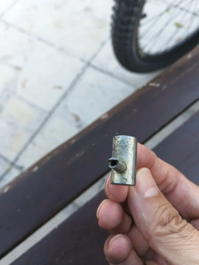 Tarraja Sacanúcleos y Recuperadora Roscas Bici