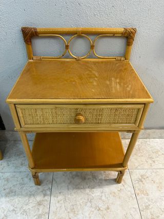Comodino in vimini e legno