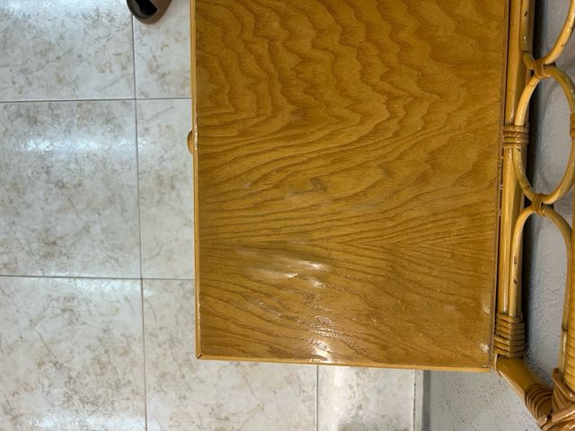 Comodino in vimini e legno