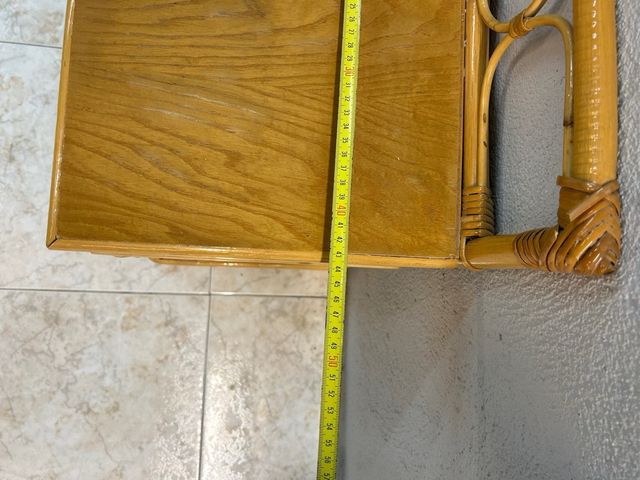 Comodino in vimini e legno