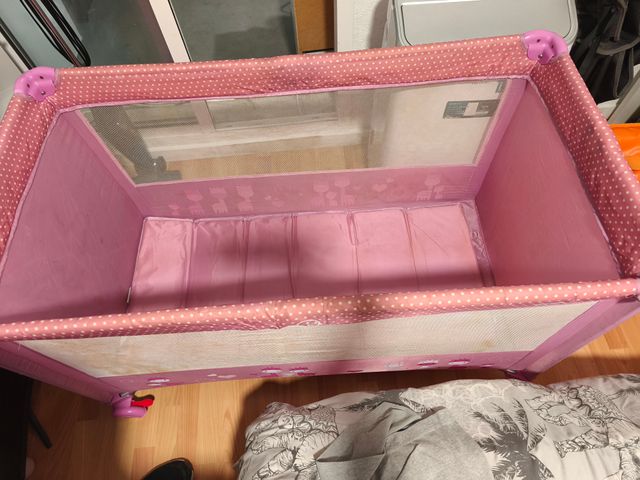 Trona Jané y Cuna plegable Asalvo Baby con pañales