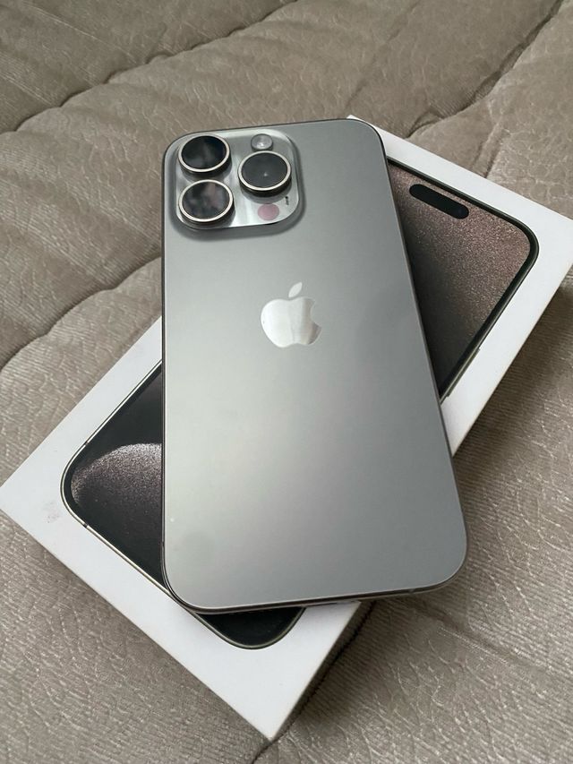 iPhone 15 Pro Gris
