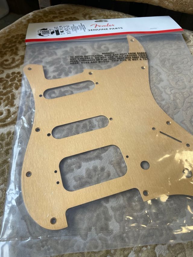 Pickguard Fender Dourado Anodizado HSS - Raridade
