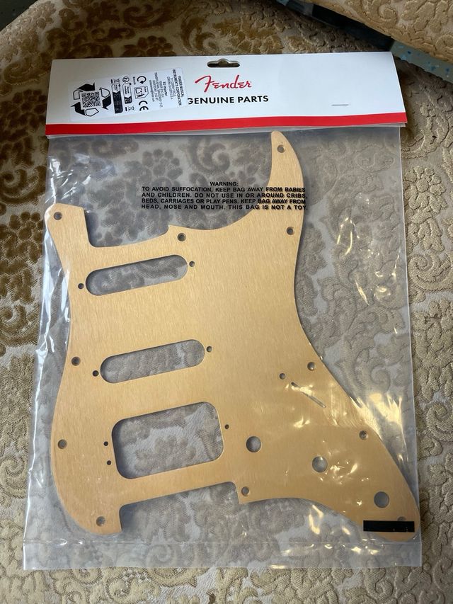 Pickguard Fender Dourado Anodizado HSS - Raridade