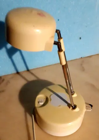 Lampade vintage beige e bianche