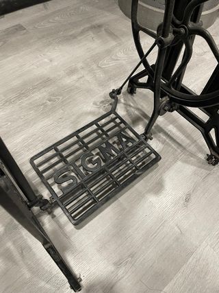 Pie de máquina de coser hierro fundido restaurado