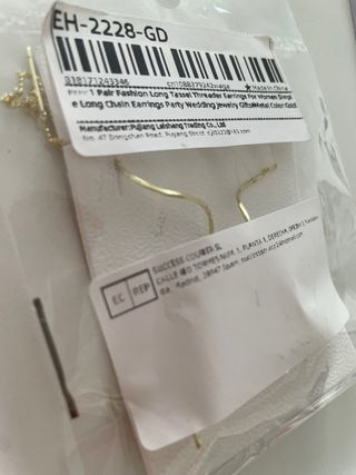 Pendientes largos dorados