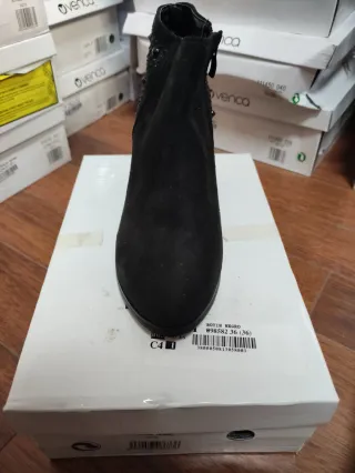 Botín Venca Negro Tachuelas Talla 36