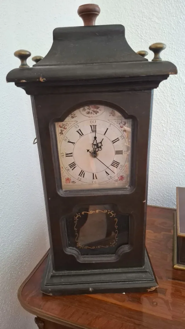 Reloj de sobremesa antiguo