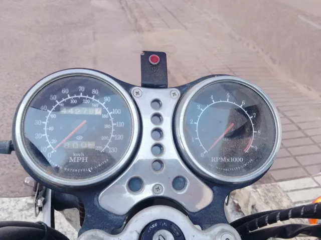 Triciclo Moto con Maletas Givi