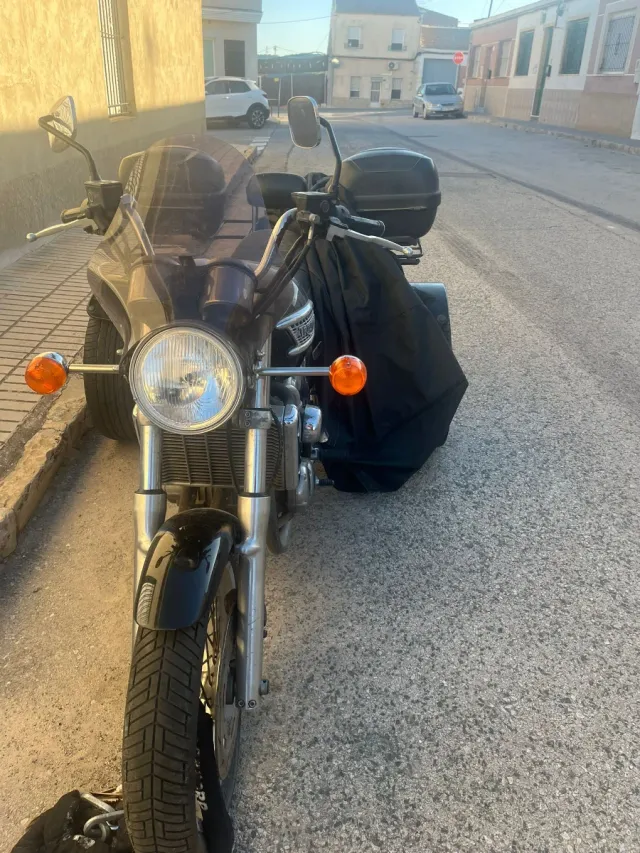 Triciclo Moto con Maletas Givi