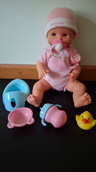 Nenuco Sara Muñeca con Accesorios