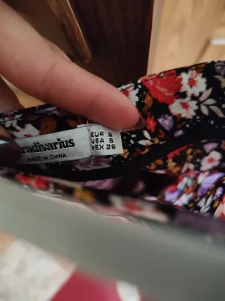 Falda corta flores Stradivarius