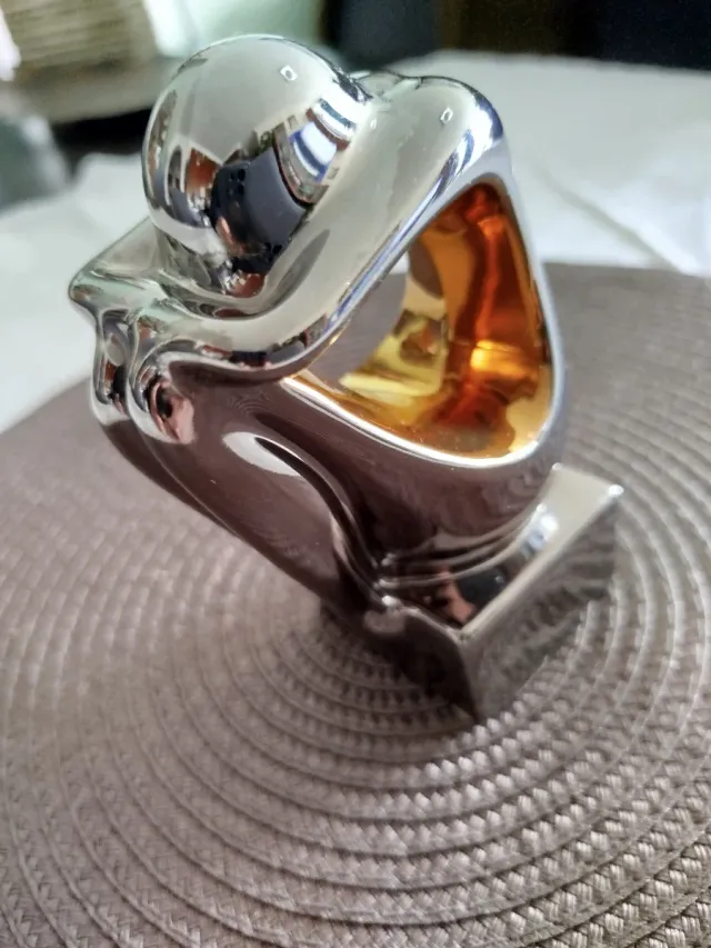 Escultura Mujer Platino y Oro