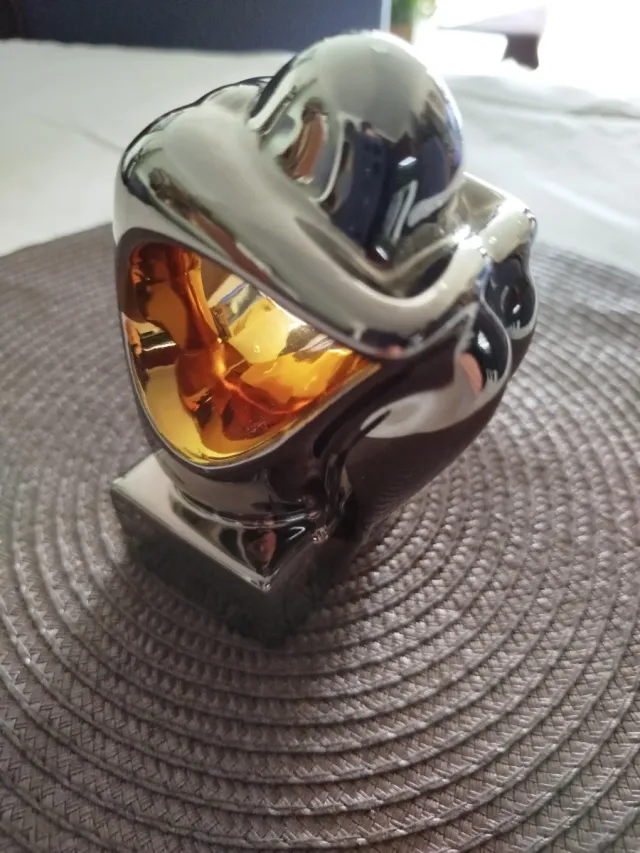 Escultura Mujer Platino y Oro