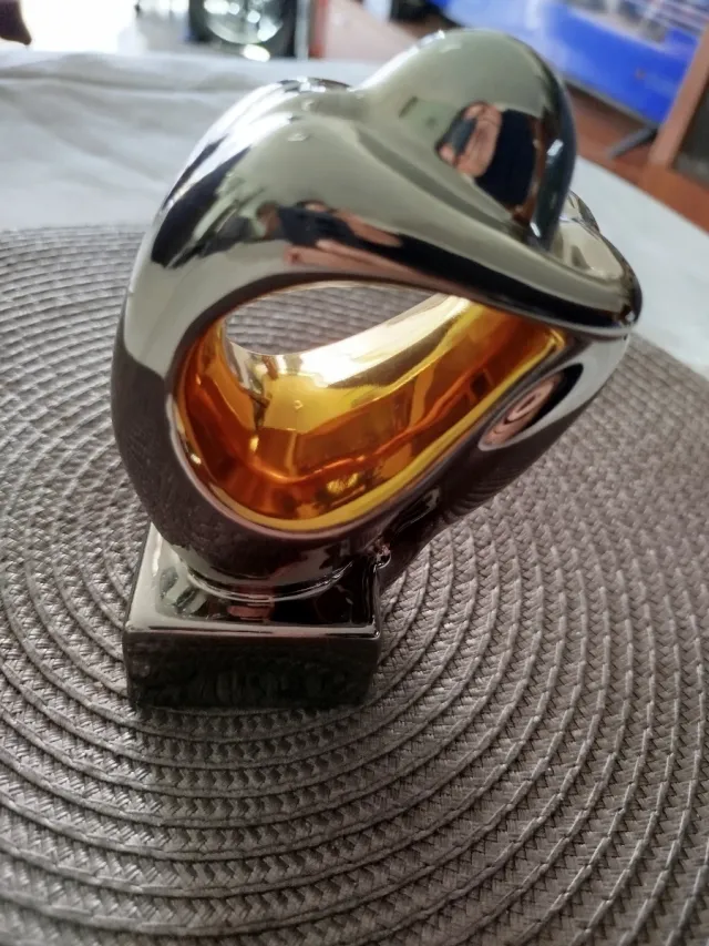 Escultura Mujer Platino y Oro