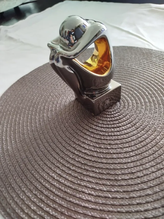 Escultura Mujer Platino y Oro