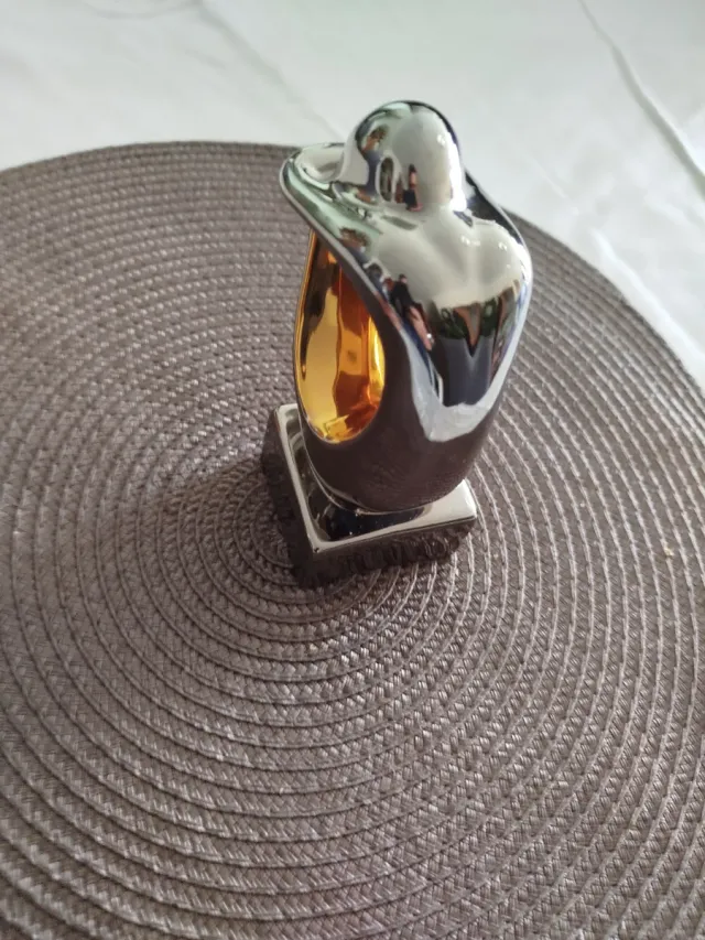 Escultura Mujer Platino y Oro