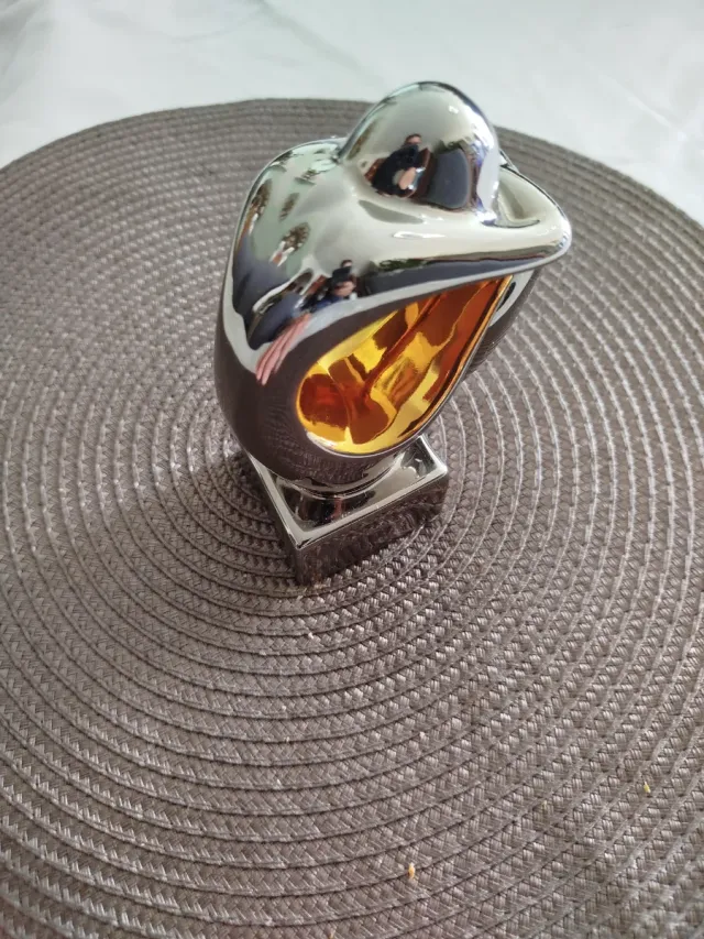 Escultura Mujer Platino y Oro