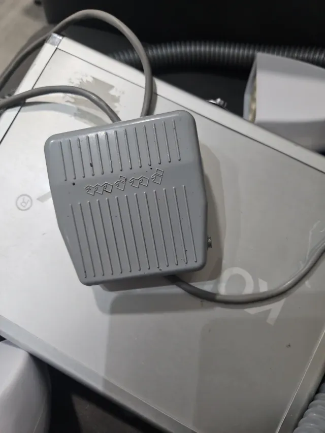 Pedal de control gris