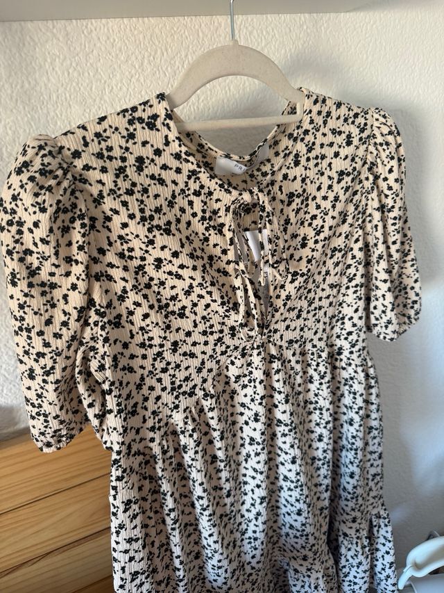 Vestido floral beige y negro