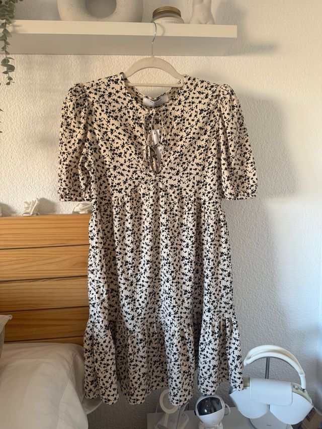 Vestido floral beige y negro