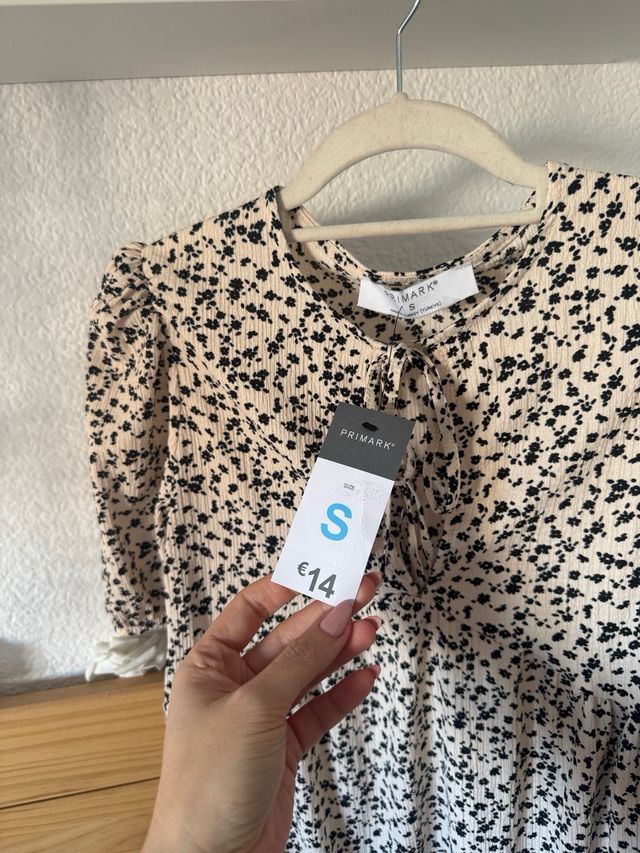 Vestido floral beige y negro