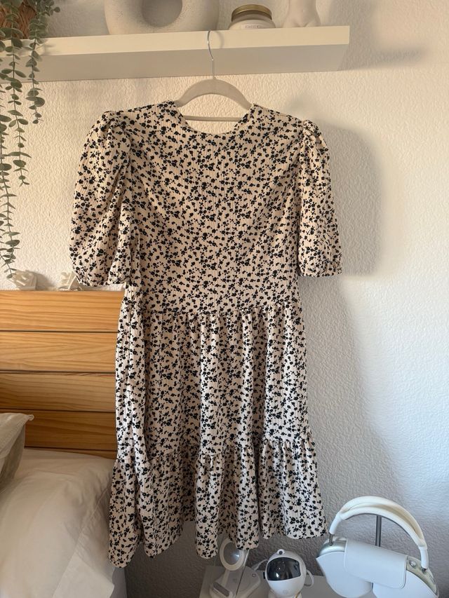 Vestido floral beige y negro