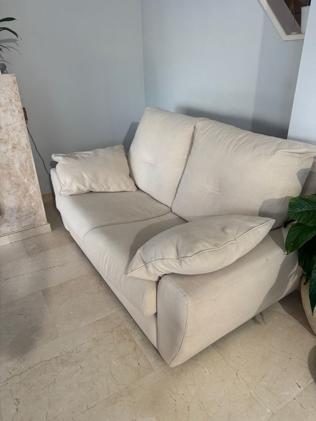 Sofá de 2 plazas beige