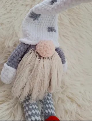 Gnomo amigurumi fatto a mano