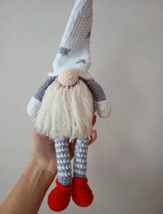 Gnomo amigurumi fatto a mano